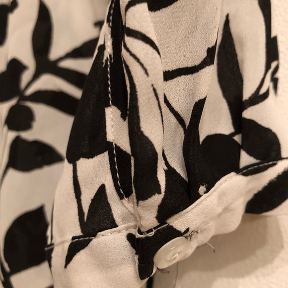 EUC Adrienne Vittadini blouse.small - Picture 2 of 5